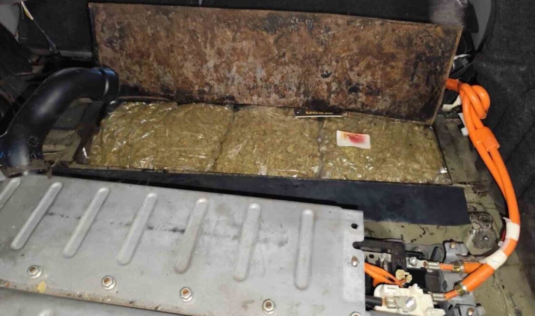 Bulgaristan’dan Türkiye’ye kaçırılmak istenen 4 kilo 560 gram esrar, hibrit