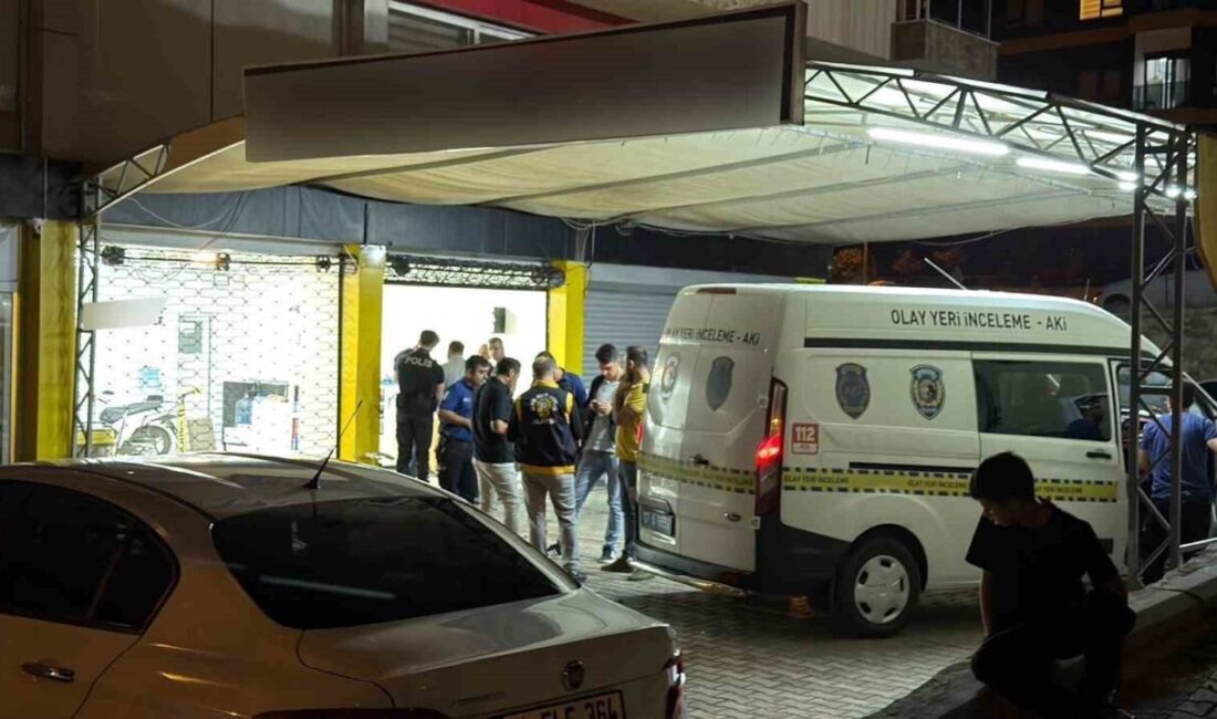 Alanya ilçesindeki bir oto yıkama dükkanında çıkan silahlı kavgada ağır