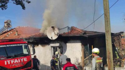 Denizli’nin Pamukkale ilçesinde tek katlı bir evde meydana gelen yangın,