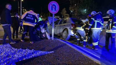 Burdur’da meydana gelen trafik kazasında, iddiaya göre kırmızı ışık ihlali