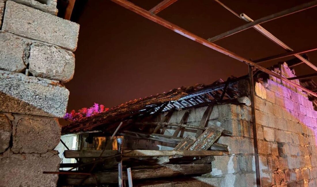 Hatay’ın Altınözü ilçesinde Sarıbük Mahallesi’nde meydana gelen ahır yangını, itfaiye