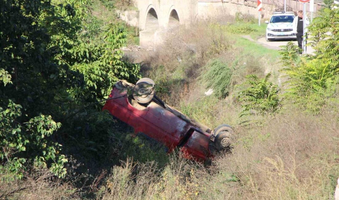 Amasya ilinde yaşanan kazada bir minibüsün takla atarak dereye uçması