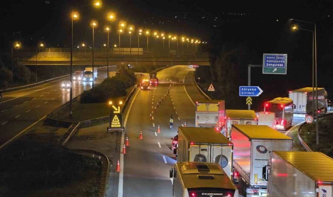 Anadolu Otoyolu’nda meydana gelen kazada, 22.30 sıralarında Düzce kesimi Gölyaka