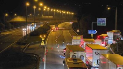 Anadolu Otoyolu’nda meydana gelen kazada, 22.30 sıralarında Düzce kesimi Gölyaka