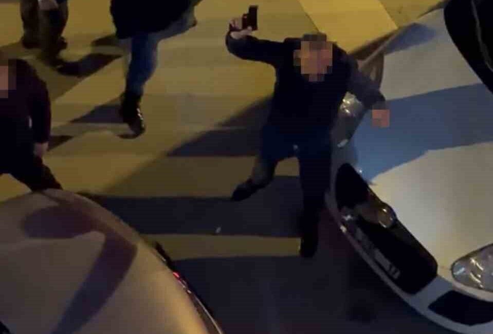 Ankara’da, iddiaya göre kalabalık bir grup, aralarında husumet bulunan bir