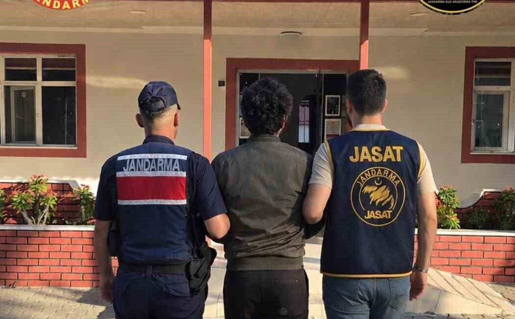 Antalya İl Jandarma Komutanlığı tarafından aranan kişilerin yakalanması için başlatılan