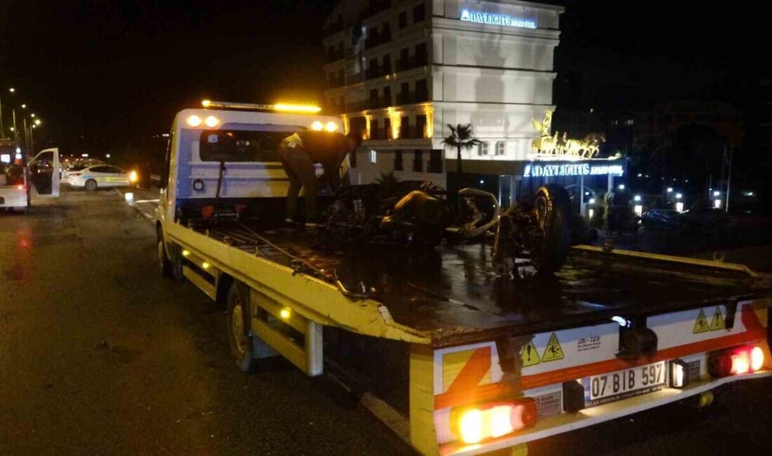 Antalya’da, aynı yönde seyreden bir otomobil ile bir motosikletin çarpışması