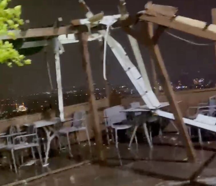 Antalya’da gece saatlerinde çıkan ve içinde 6 işçinin kaldığı 2
