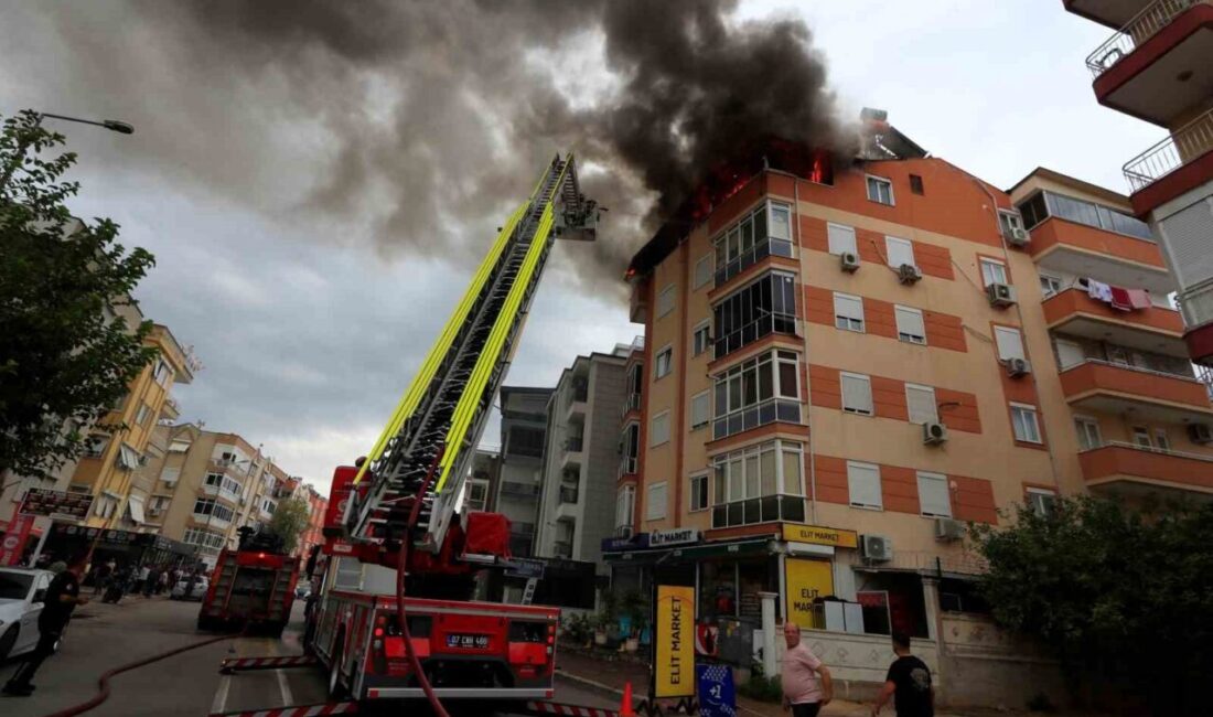 Antalya’nın Muratpaşa ilçesinde bulunan 5 katlı bir apartmanın en üst