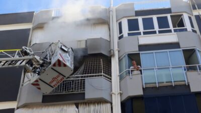 Antalya’nın Muratpaşa ilçesinde, 6 katlı bir apartmanın 5. katındaki dairede