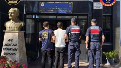 Antalya’da Jandarma ekipleri tarafından yapılan operasyonlarda aranan şahıslara yönelik gerçekleştirilen