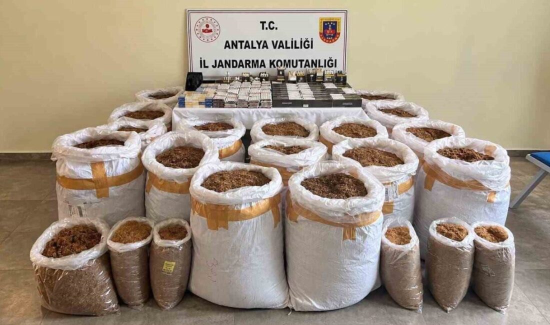 Antalya’nın Döşemealtı ilçesinde gerçekleştirilen operasyonda, kaçak tütün ve tütün mamullerine