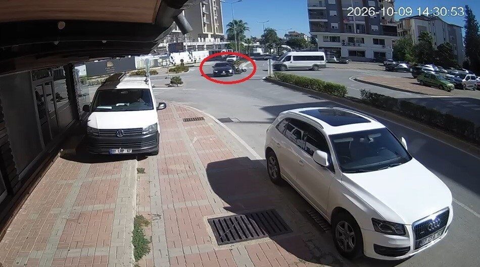 Manavgat ilçesinde meydana gelen otomobil ile motosikletin çarpışması sonucu yaralanan