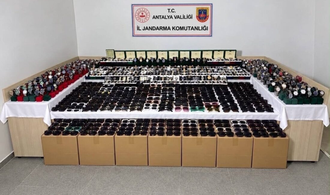 Antalya İl Jandarma Komutanlığı tarafından yürütülen operasyonlarda bir depoda yapılan