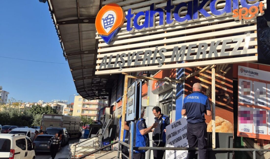 Serik ilçesindeki bir zincir market şubesi, zabıta ekipleri tarafından gerçekleştirilen