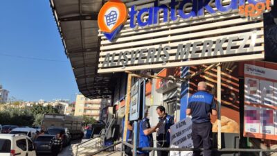 Serik ilçesindeki bir zincir market şubesi, zabıta ekipleri tarafından gerçekleştirilen