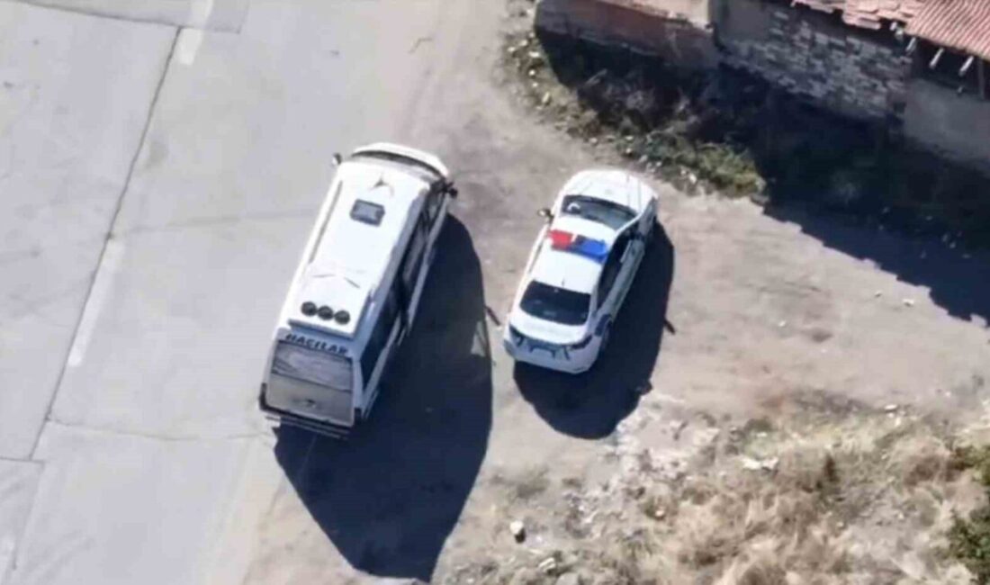 Kırıkkale’de trafik denetiminden kaçmak isteyen bir sürücü, yolcu minibüsüyle ara