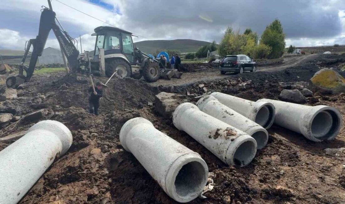 Ardahan’da, köy yollarının ulaşım güvenliğini ve konforunu artırmak amacıyla genişletme
