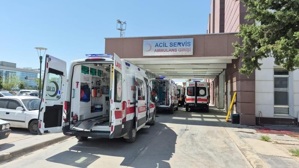 Adıyaman’da, iki arkadaş arasındaki bıçaklı şakalaşma sonucu 1 kişi yaralandı.
