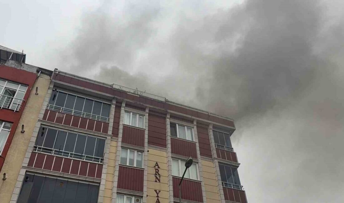 Arnavutköy’de meydana gelen yangın, beş katlı bir binanın çatı katında