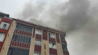 Arnavutköy’de meydana gelen yangın, beş katlı bir binanın çatı katında