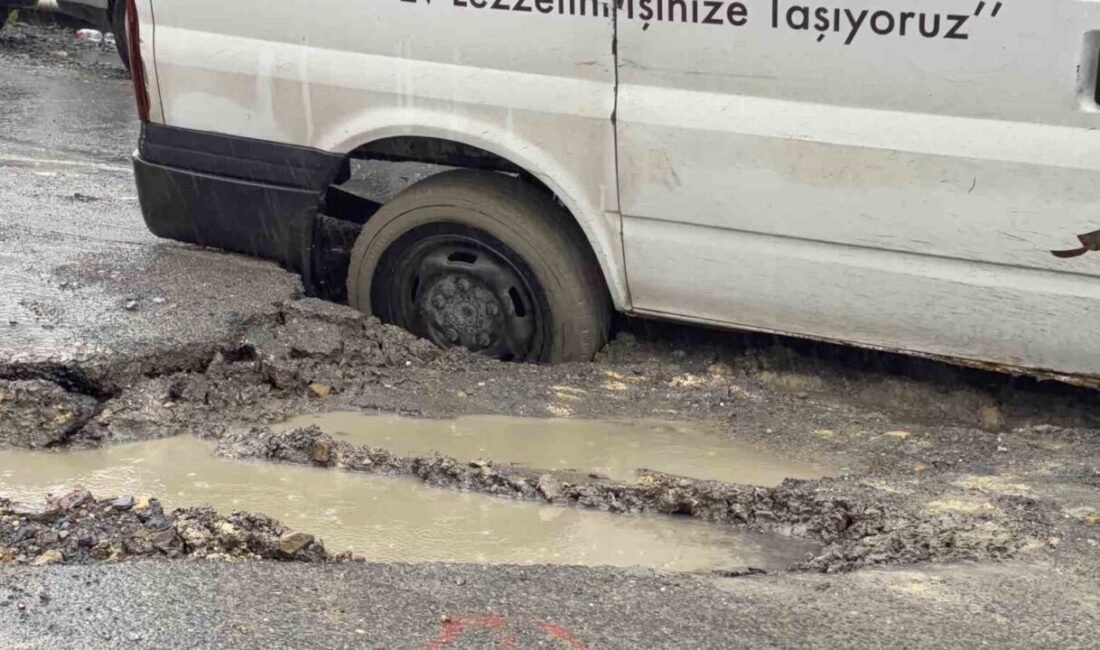 Arnavutköy’de İstanbul Su ve Kanalizasyon İdaresi (İSKİ) tarafından altyapı çalışması