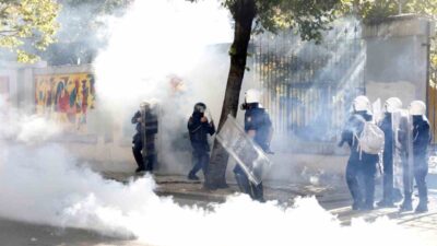 Arnavutluk’ta üniversite ve lise öğrencilerinin ağırlıklı olduğu protestoların dördüncü gününde