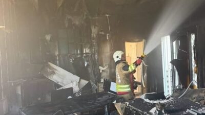 Hatay’ın Arsuz ilçesinde bir yangın meydana geldi ve alevler 2