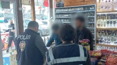 Artvin’de polis ekipleri tarafından okul çevrelerinde gerçekleştirilen denetimlerde, 15 işletmeye