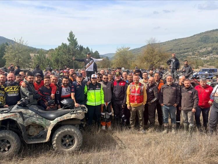 Bozüyük ilçesinde düzenlenen etkinlikte, 100 ATV aracı bir araya geldi.