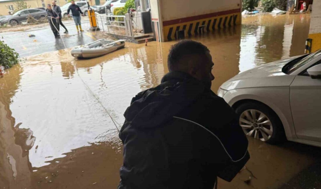 İstanbul’un Sarıyer ilçesine bağlı Ayazağa’da etkili olan şiddetli yağış, bir