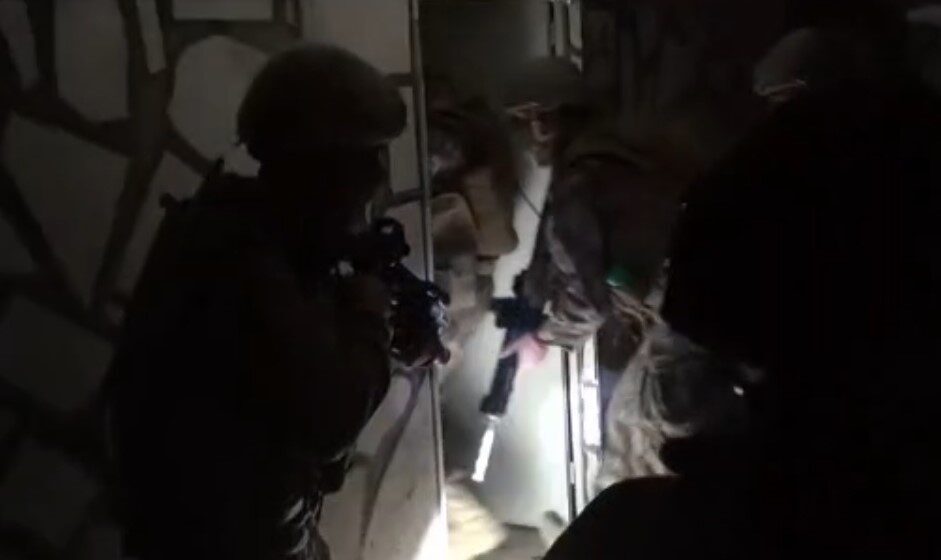 Aydın ilinde bulunan üç ilçede düzenlenen operasyonlarda terör örgütlerine üye