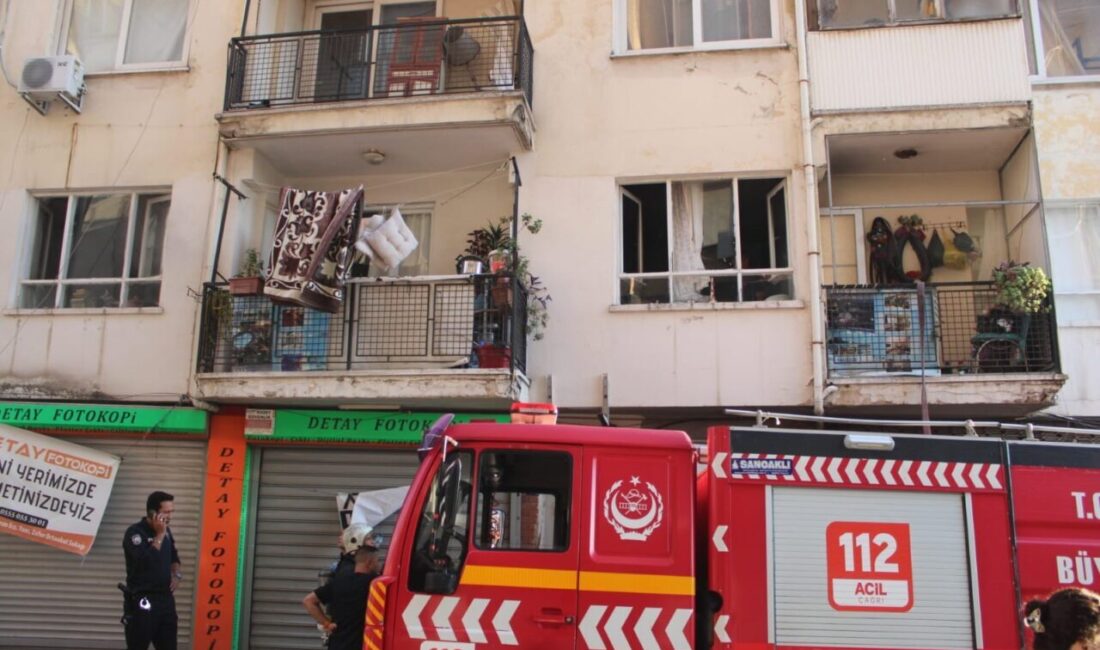 Aydın’ın Efeler ilçesinde bir apartmanın birinci katındaki evde çıkan yangın,