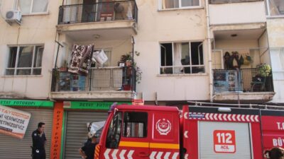Aydın’ın Efeler ilçesinde bir apartmanın birinci katındaki evde çıkan yangın,