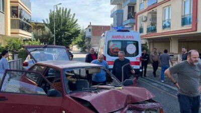 Aydın’ın Efeler ilçesinde kontrolden çıkan otomobilin aydınlatma direğine çarpması sonucu