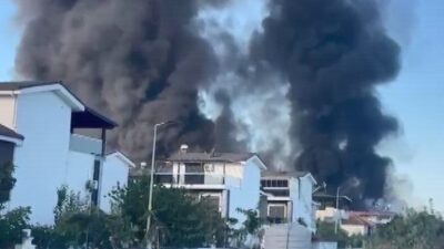 Kuşadası ilçesine bağlı Aydın’daki pazar yerinde çıkan yangınla ilgili söndürme