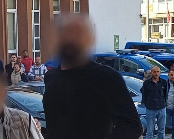 Aydın’ın İncirliova ilçesinde yaşanan olayda iddiaya göre eşini silahla tehdit