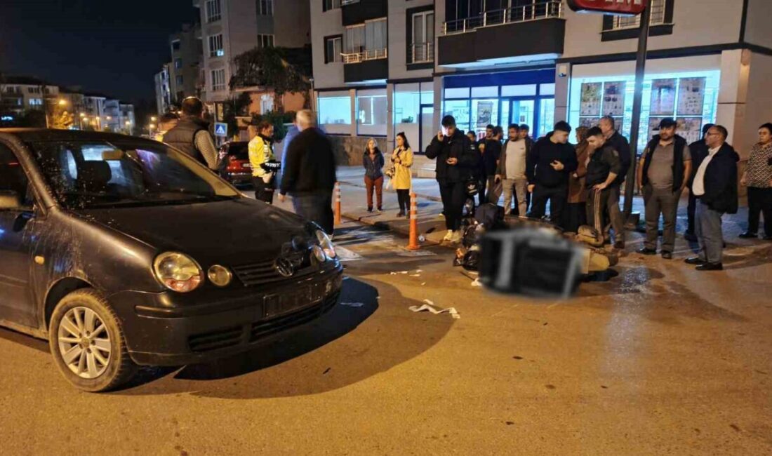 Bafra ilçesinde bir kurye motosikletinin, karşı yönden gelen bir otomobil