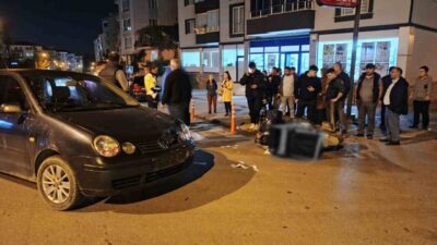 Bafra ilçesinde bir kurye motosikletinin, karşı yönden gelen bir otomobil