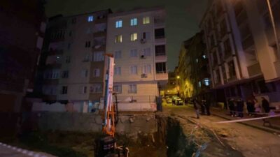 İstanbul Bahçelievler’de temel kazısı yapılan inşaatın istinat duvarının yıkılması sonucu