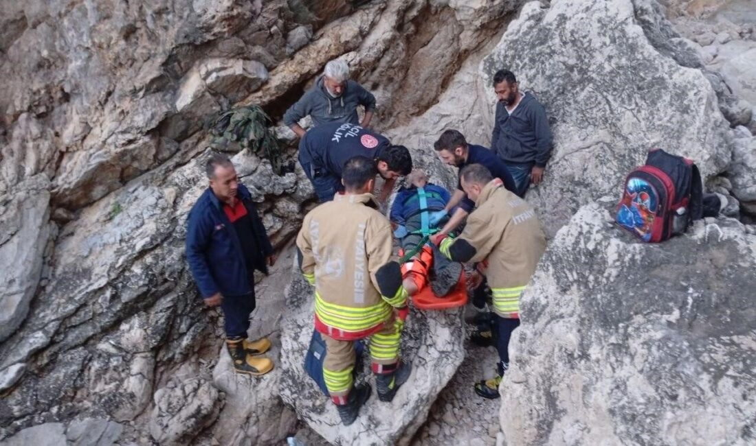 Hatay’ın Yayladağı ilçesinde, Karamağara Koyu’nda balık tutmaya giden bir kişi,