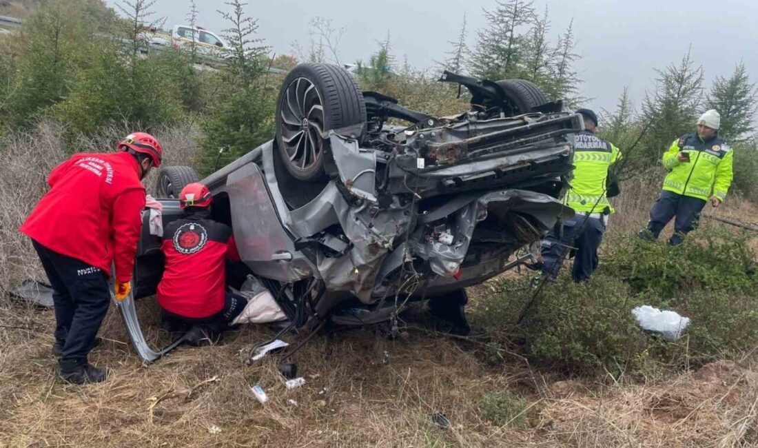 Balıkesir’de İzmir-İstanbul otobanında seyir halindeki otomobil bariyerleri aşarak şarampole uçtu.