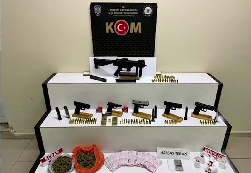Balıkesir’in Edremit ilçesinde Akçay ve İkizçay mahallelerinde aynı saatlerde iki