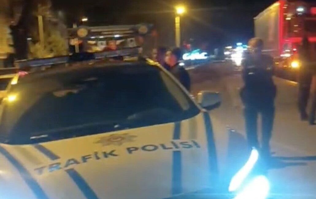 Balıkesir’in Gömeç ilçesinde meydana gelen trafik kazasında, tır ile çarpışan