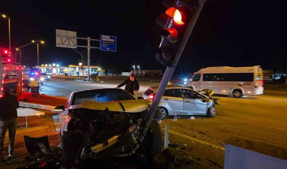 Bandırma ilçesindeki Hastane Kavşağı’nda meydana gelen trafik kazasında 3 kişi