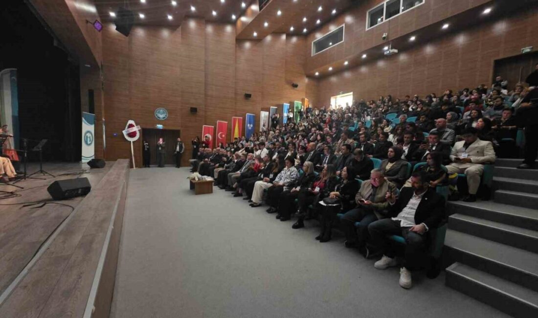 Bandırma, Balıkesir ilçesinde bulunan Tekke Camii haziresinde yer alan tarihî