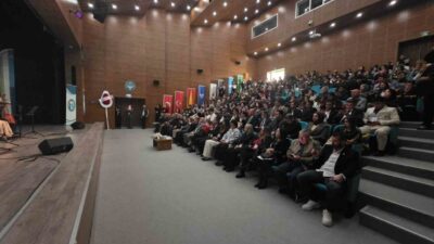Bandırma, Balıkesir ilçesinde bulunan Tekke Camii haziresinde yer alan tarihî
