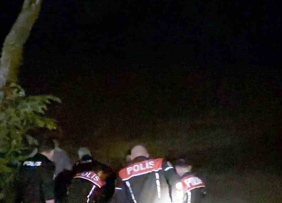 Bartın’da bir kişi, Kanlıırmak Caddesi’nde Bartın Irmağı’na atladı ancak ekiplerin