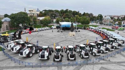 Konya Büyükşehir Belediyesi, araç filosuna eklenen 54 yeni aracı, düzenlenen