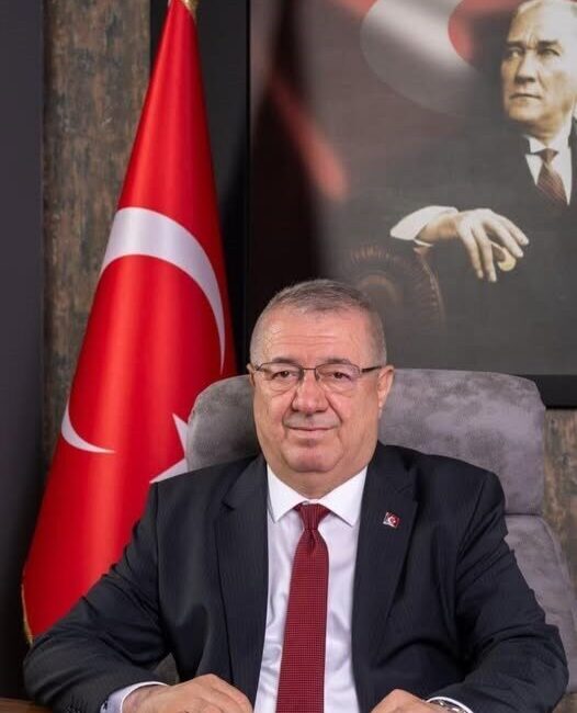 Balıkesir’in Edremit ilçesinde bir öğretmenin sosyal medya üzerinden Türkiye Cumhuriyeti’nin
